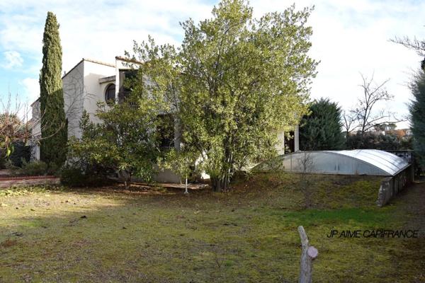 Dpt Gard (30), à vendre BAGNOLS SUR CEZE maison d'architecte de 200 m² avec piscine couverte et aménagements indépendants pour profession libérale.- Terrain de 1 268,00 m²