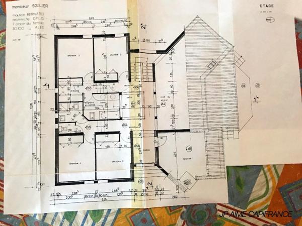 Dpt Gard (30), à vendre BAGNOLS SUR CEZE maison d'architecte de 200 m² avec piscine couverte et aménagements indépendants pour profession libérale.- Terrain de 1 268,00 m²