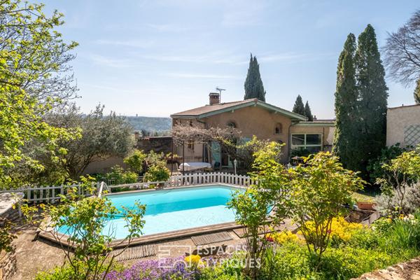 Maison en Pierres Dorées au coeur du Vieux Collonges