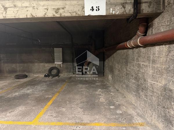 Place de parking en sous sol rue Legendre