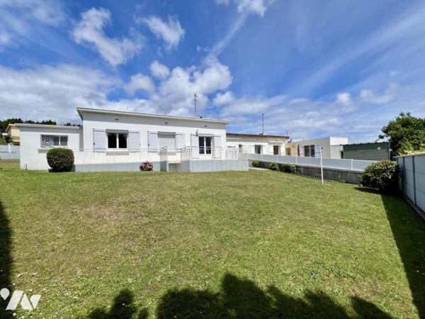 LE TER - MAISON DE PLAIN PIED SUR 560M2 DE TERRAIN AV. GARAGES