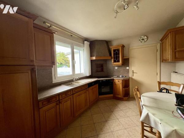LE TER - MAISON DE PLAIN PIED SUR 560M2 DE TERRAIN AV. GARAGES