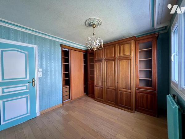 LE TER - MAISON DE PLAIN PIED SUR 560M2 DE TERRAIN AV. GARAGES