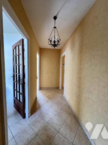 LE TER - MAISON DE PLAIN PIED SUR 560M2 DE TERRAIN AV. GARAGES