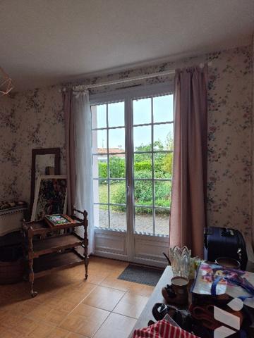 A LUCON, pavillon de plain-pied de 130 m²,  4 chbres, 1 bureau et terrain clos et arboré de 866 m².