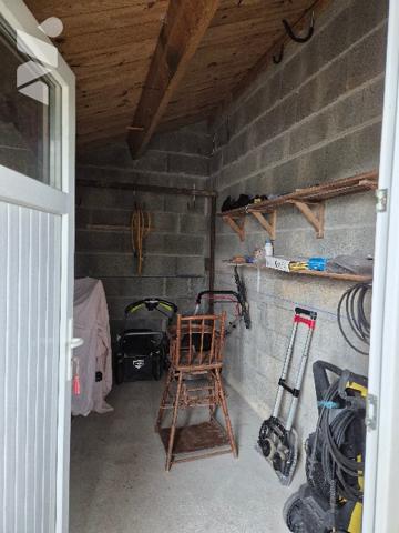 A LUCON, pavillon de plain-pied de 130 m²,  4 chbres, 1 bureau et terrain clos et arboré de 866 m².