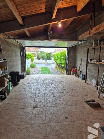 A LUCON, pavillon de plain-pied de 130 m²,  4 chbres, 1 bureau et terrain clos et arboré de 866 m².