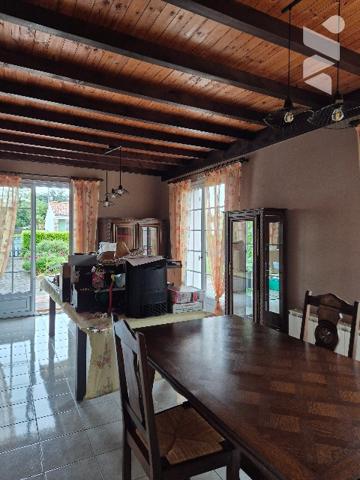 A LUCON, pavillon de plain-pied de 130 m²,  4 chbres, 1 bureau et terrain clos et arboré de 866 m².