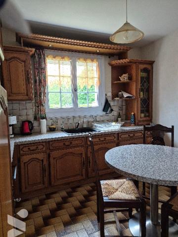 A LUCON, pavillon de plain-pied de 130 m²,  4 chbres, 1 bureau et terrain clos et arboré de 866 m².