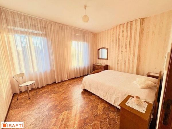 Maison individuelle à Quiévrechain avec garage +passage sur coté+ dépendances /4 chambres !!