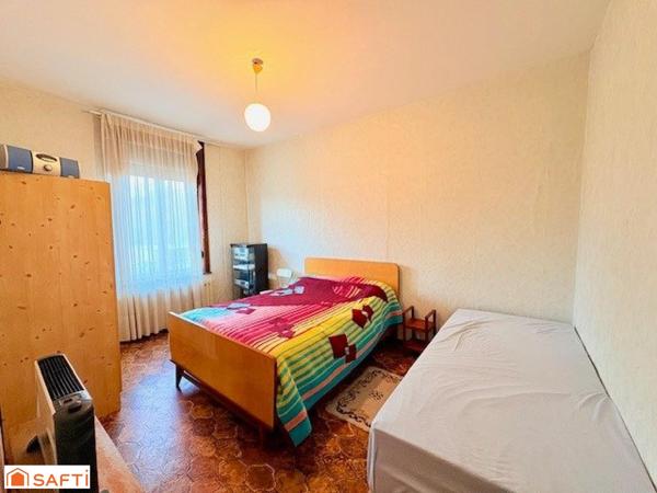 Maison individuelle à Quiévrechain avec garage +passage sur coté+ dépendances /4 chambres !!