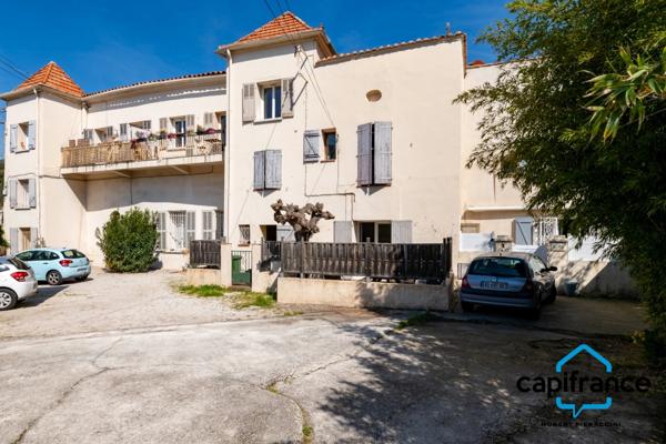 Appartement atypique de 86 m2 avec une terrasse privative de 50 m2 sur les toits 4 chambres, 2 places de parking.