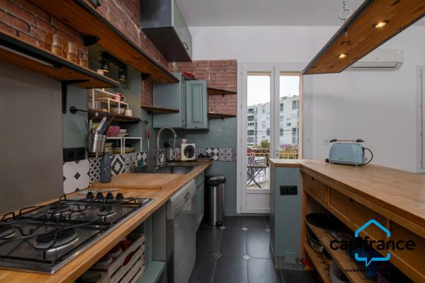 Appartement atypique de 86 m2 avec une terrasse privative de 50 m2 sur les toits 4 chambres, 2 places de parking.
