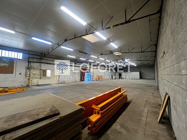 Location local commercial Bressuire - 610 m² - 1 879 €/mois