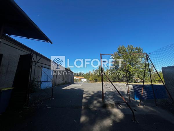 Location local commercial Bressuire - 610 m² - 1 879 €/mois