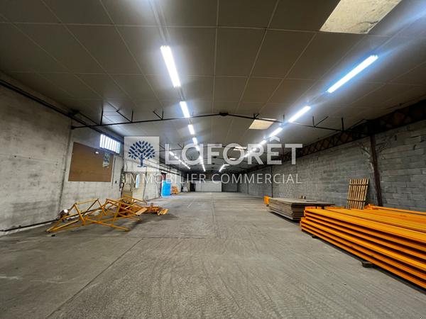 Location local commercial Bressuire - 610 m² - 1 879 €/mois