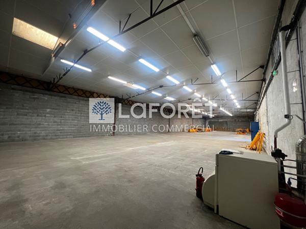 Location local commercial Bressuire - 610 m² - 1 879 €/mois
