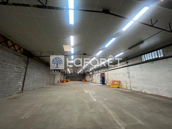 Location local commercial Bressuire - 610 m² - 1 879 €/mois