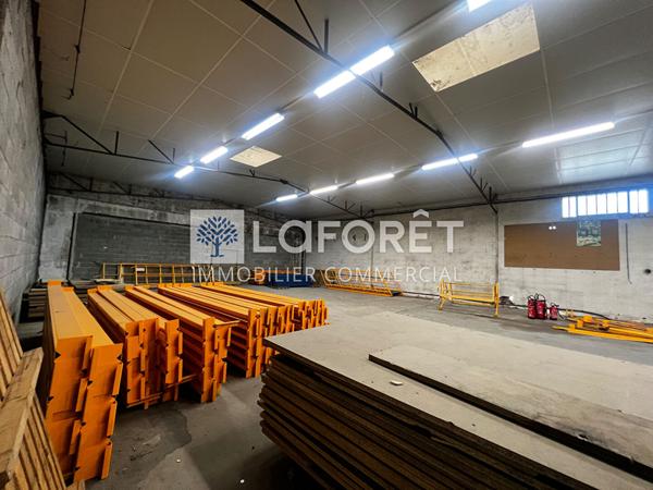 Location local commercial Bressuire - 610 m² - 1 879 €/mois