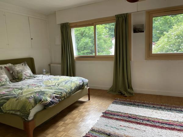 Maison d’architecte dans un domaine privé aux portes de Saint-Germain-en-Laye