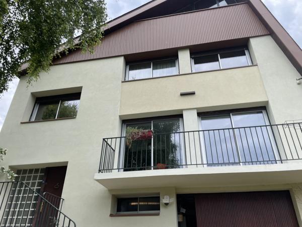 Maison d’architecte dans un domaine privé aux portes de Saint-Germain-en-Laye