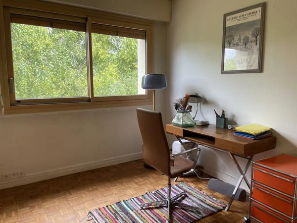 Maison d’architecte dans un domaine privé aux portes de Saint-Germain-en-Laye