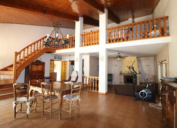 Maison à vendre    5 pièces • 175 m2 Saint-Maximin-la-Sainte-Baume