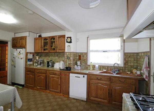 Maison à vendre    5 pièces • 175 m2 Saint-Maximin-la-Sainte-Baume