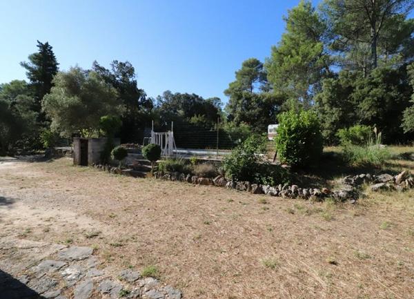 Maison à vendre    5 pièces • 175 m2 Saint-Maximin-la-Sainte-Baume