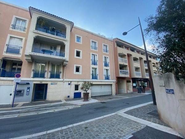 Stationnement à louer    12 m2 Sainte-Maxime