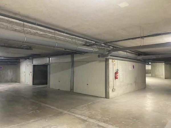 Stationnement à louer    12 m2 Sainte-Maxime