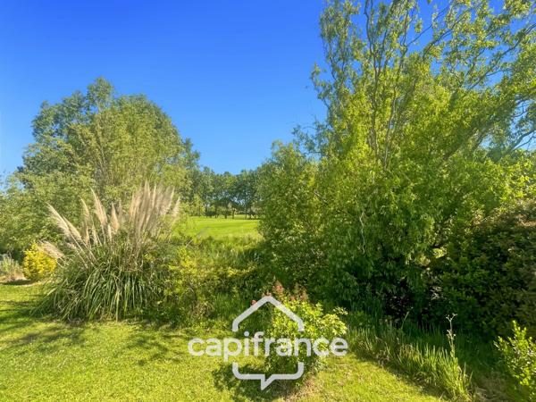 Villa de plain pied de 150 m² avec vue sur le trou numéro 10 , au Domaine et Golf de Pont Royal, terrain 628 m² ,  4 chambres, piscine, garage