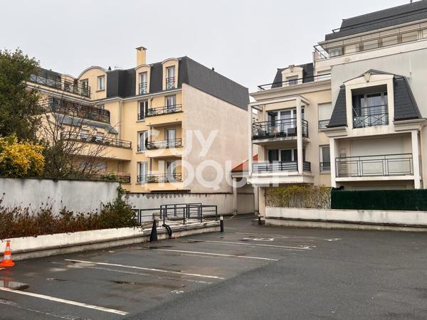 A LOUER - EMPLACEMENT DE PARKING