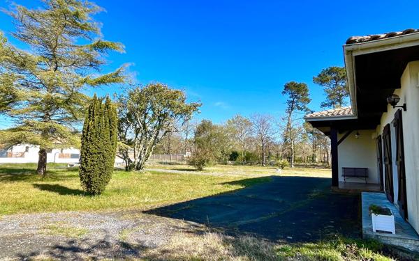 Maison à vendre    6 pièces •  Parentis-en-Born
