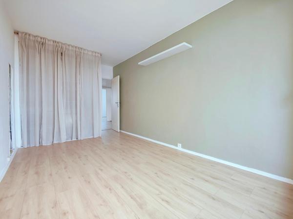 T4 lumineux-Dernier étage-Ascenseur.Cave-Parkings