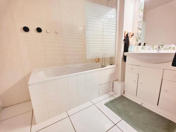 T4 lumineux-Dernier étage-Ascenseur.Cave-Parkings