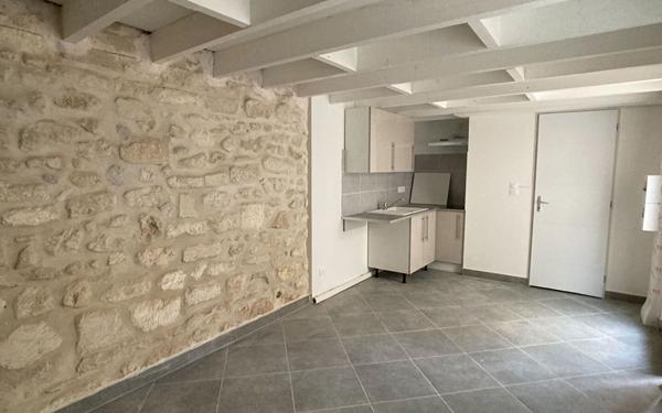 Appartement à louer    1 pièce •  Lunel-Viel