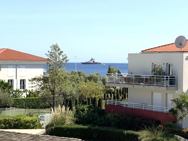 Dpt Alpes Maritimes (06), à vendre JUAN LES PINS appartement T2, vue mer, plage