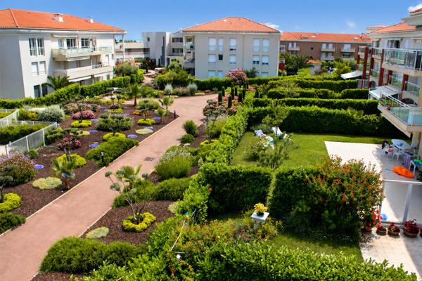 Dpt Alpes Maritimes (06), à vendre JUAN LES PINS appartement T2, vue mer, plage