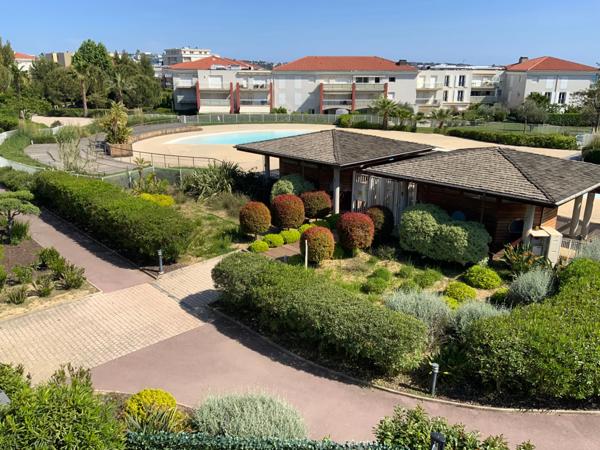 Dpt Alpes Maritimes (06), à vendre JUAN LES PINS appartement T2, vue mer, plage