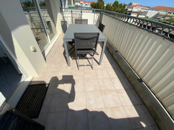 Dpt Alpes Maritimes (06), à vendre JUAN LES PINS appartement T2, vue mer, plage