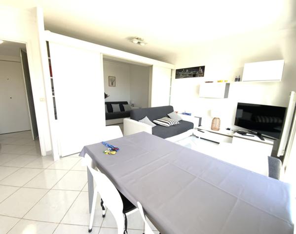 Dpt Alpes Maritimes (06), à vendre JUAN LES PINS appartement T2, vue mer, plage