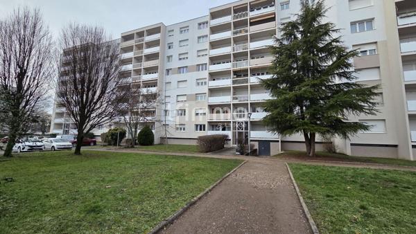 T3 traversant, balcon, parking et cave