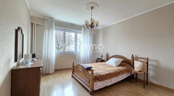 T3 traversant, balcon, parking et cave