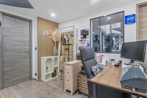 Villa d’Architecte avec Piscine à Débordement et Vue Panoramique – Grésy-sur-Aix