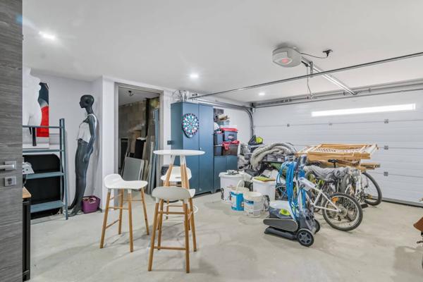 Villa d’Architecte avec Piscine à Débordement et Vue Panoramique – Grésy-sur-Aix