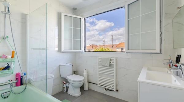 Maison à vendre 7 pièces d'environ 180 m2  au sol a MONTFERMEIL (93)