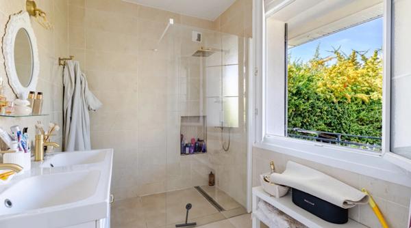 Maison à vendre 7 pièces d'environ 180 m2  au sol a MONTFERMEIL (93)