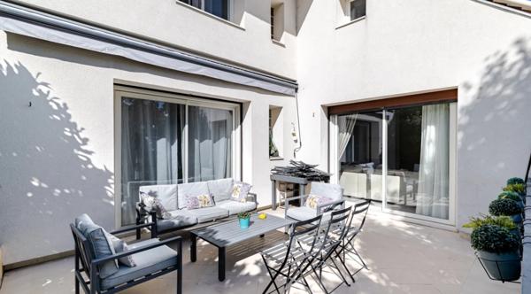 Maison à vendre 7 pièces d'environ 180 m2  au sol a MONTFERMEIL (93)