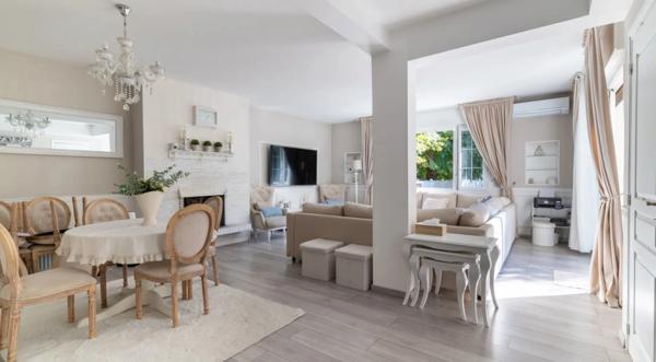 Maison à vendre 7 pièces d'environ 180 m2  au sol a MONTFERMEIL (93)